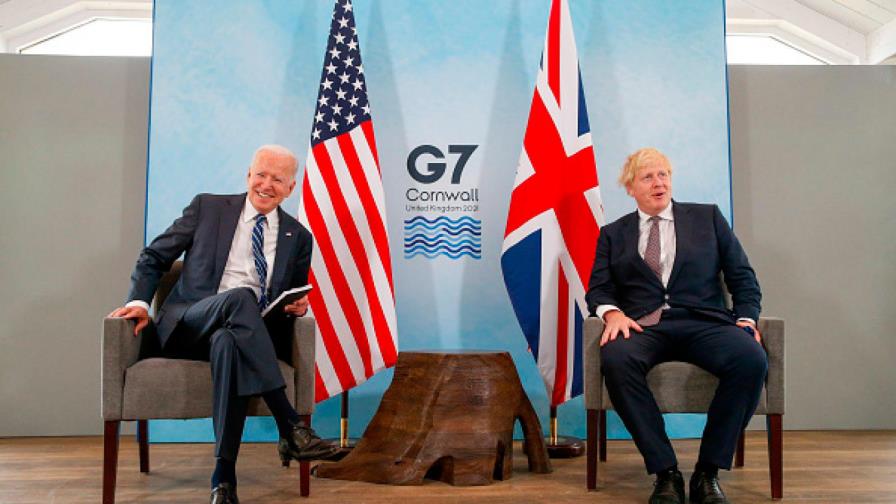 Johnson y Biden abordan cómo continuar evacuando Kabul tras la “fase inicial”