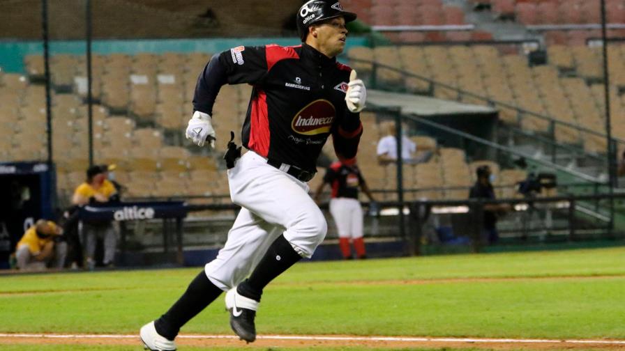 Dunand dispara su primer jonrón en la pelota dominicana y lleva al Escogido a la cima 