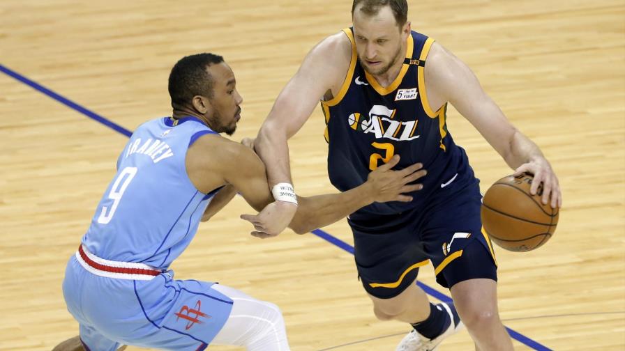 Jordan Clarkson y Joe Ingles llevan a Jazz a superar fácilmente a Rockets