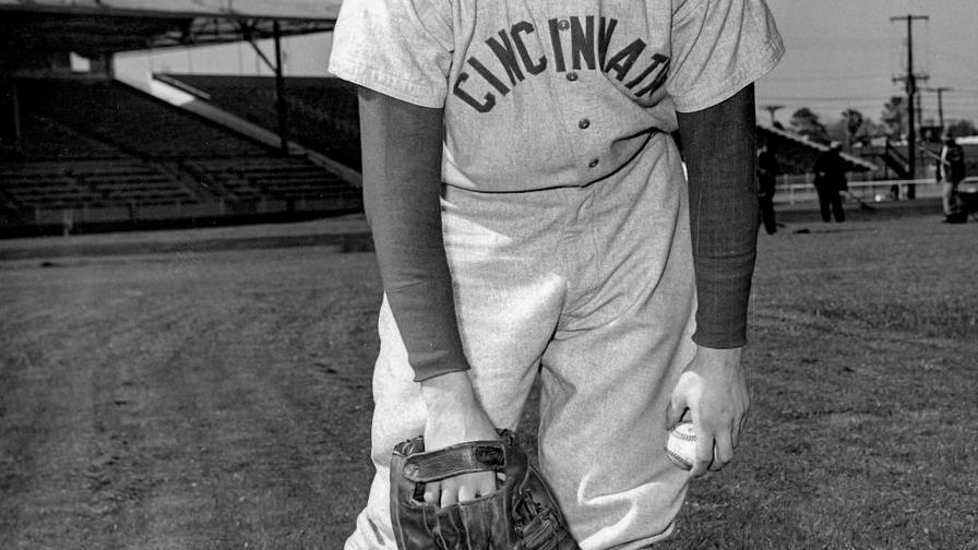 Joe Nuxhall y su debut en Grandes Ligas Joe Nuxhall y su debut en Grandes Ligas