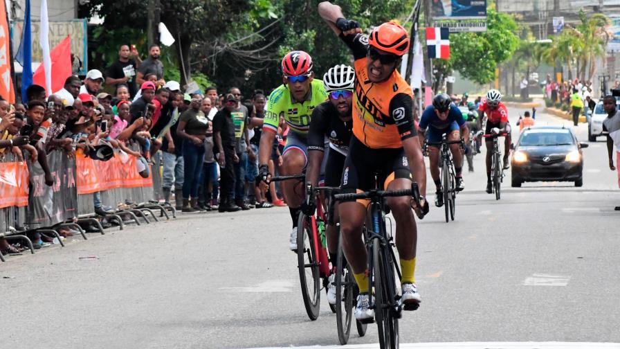 Joel García repite en el podio e Ismael Sánchez va tras definir liderato de la Vuelta
García repite en el podio y Sánchez va tras definir liderato de la Vuelta
De ganar este viernes la etapa reina que culmina en Constanza aseguraría el título del tour