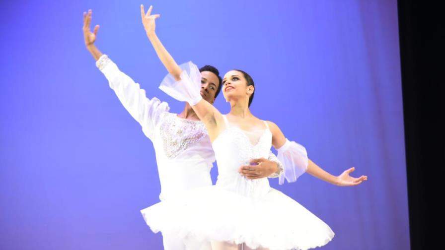 Emotiva gala Noche Azul con Estrellas de la Danza Mundial”