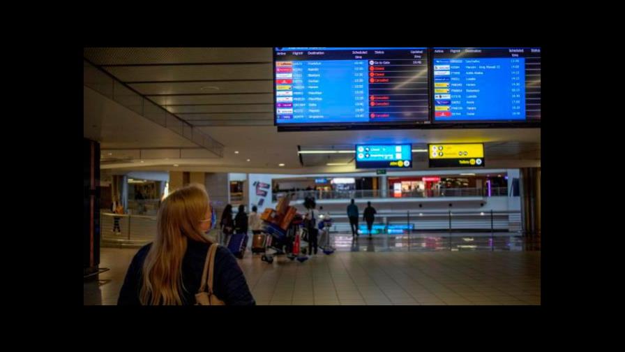 Más de 150 españoles tratan de volver desde Sudáfrica tras las restricciones Más de 150 españoles tratan de volver desde Sudáfrica tras las restricciones