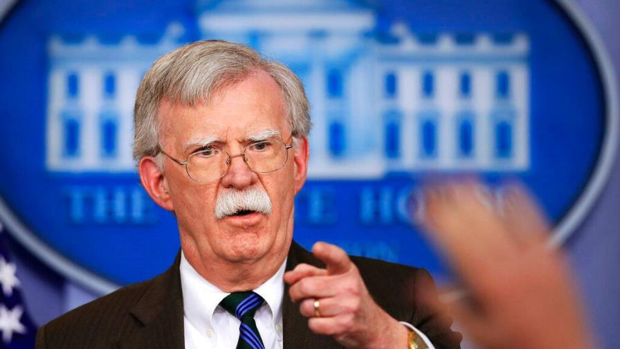 EEUU discutió con funcionarios de Venezuela “a espaldas de Maduro” su salida