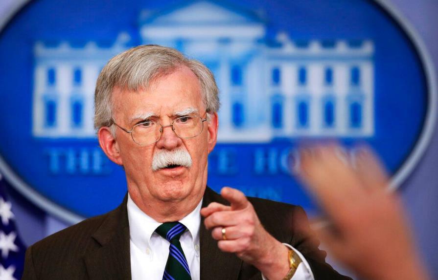 Trump dice que Bolton se “pasó de la raya” en la política hacia Venezuela