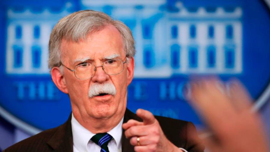 Justicia de EEUU analiza demanda de la Casa Blanca para bloquear el libro de Bolton