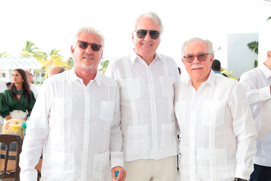 John Cohlan y Jim Wiseman y Mandy Chomat.