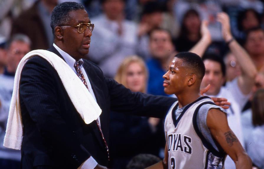 Muere técnico de basquet universitario John Thompson, mentor de estrellas NBA