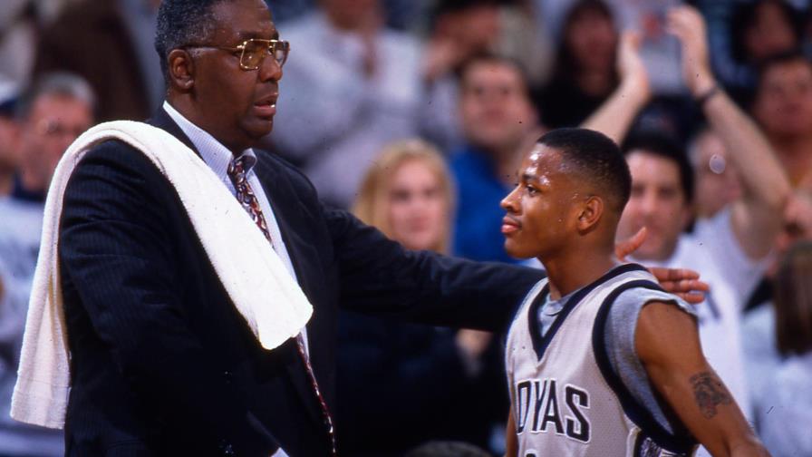 Muere técnico de basquet universitario John Thompson, mentor de estrellas NBA