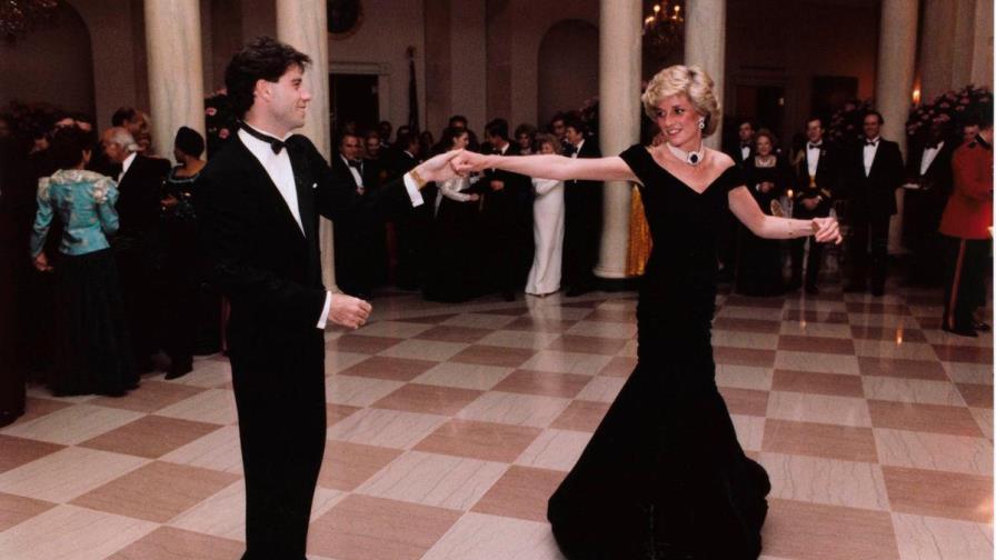 A subasta el vestido que usó la princesa Diana en su baile con Travolta A subasta el vestido que usó la princesa Diana en su baile con Travolta