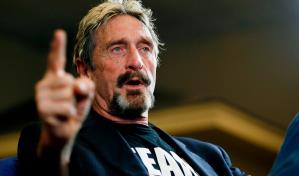 El cuerpo de John McAfee sigue en una morgue de Barcelona un a&ntilde;o despu&eacute;s de su muerte