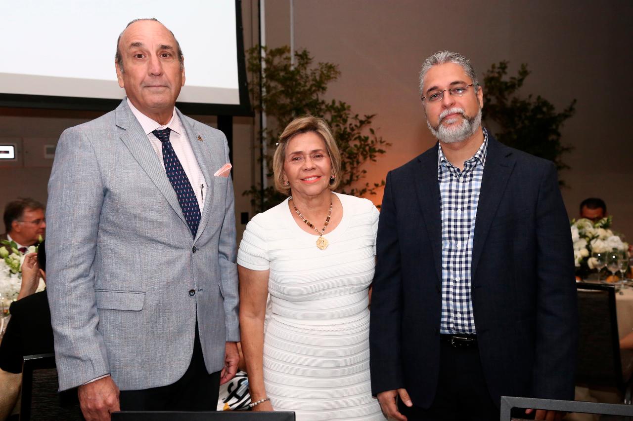 Johnny Bernal, Fanny Sánchez Pujols y Alexander García.
