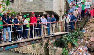 Johnny Ventura promete intervenir cañadas de Los Ríos y Los Platanitos