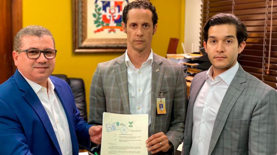 Presentan a la JCE plan de gestión de Johnny Ventura