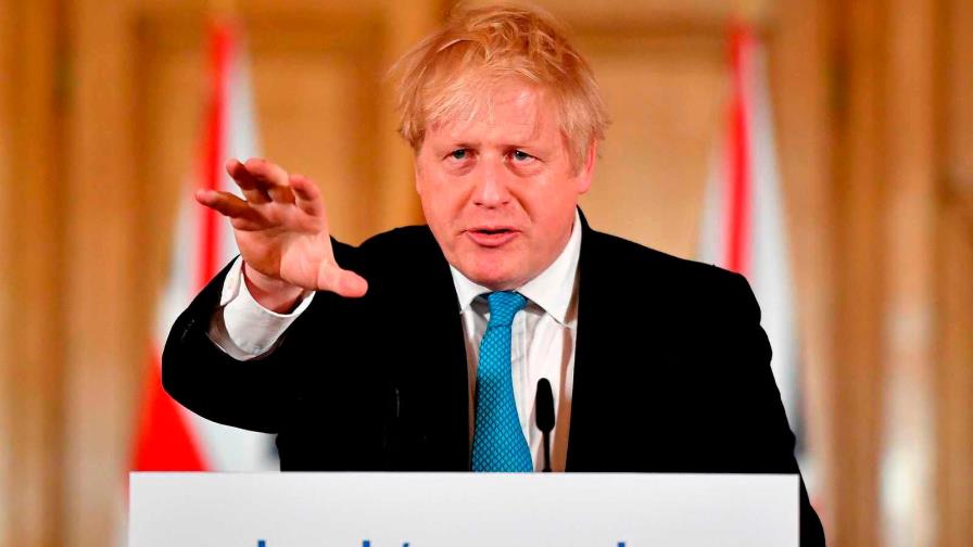 Johnson dice que variante británica del coronavirus parece ser más mortífera