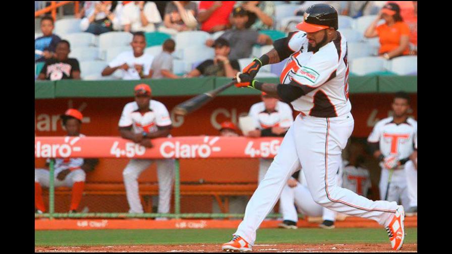 Toros cambian a Valdespín a los Gigantes