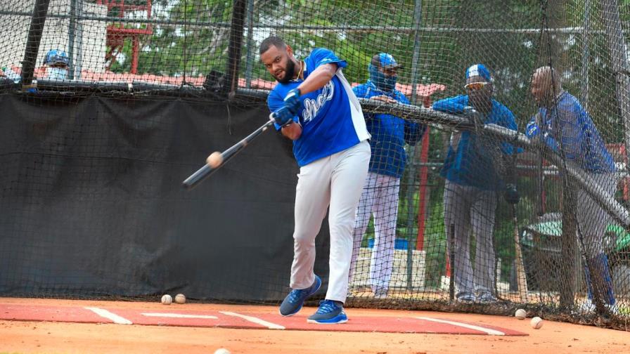 Yermín, Bonifacio y Salazar llegan a prácticas del Licey