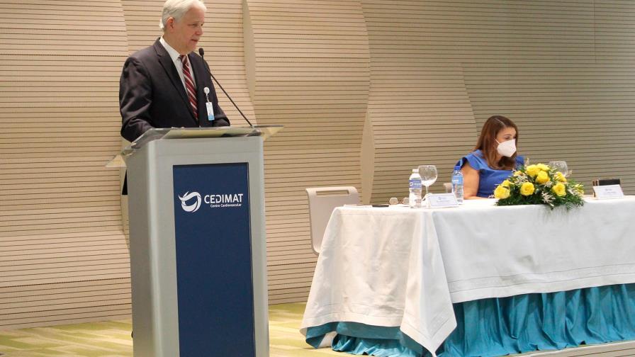 Cedimat certifica 38 médicos en diferentes  especialidades y subespecialidades