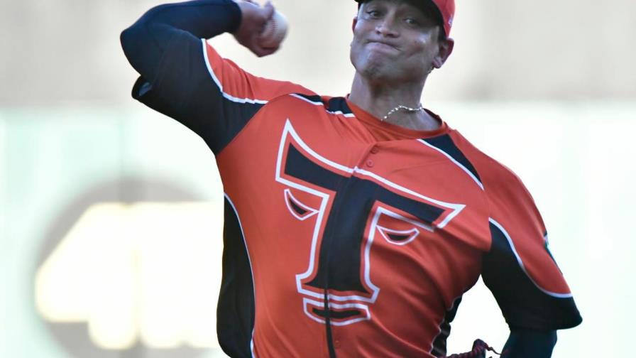 Toros se igualan al Licey en la cima del round robin al blanquearlo 6-0