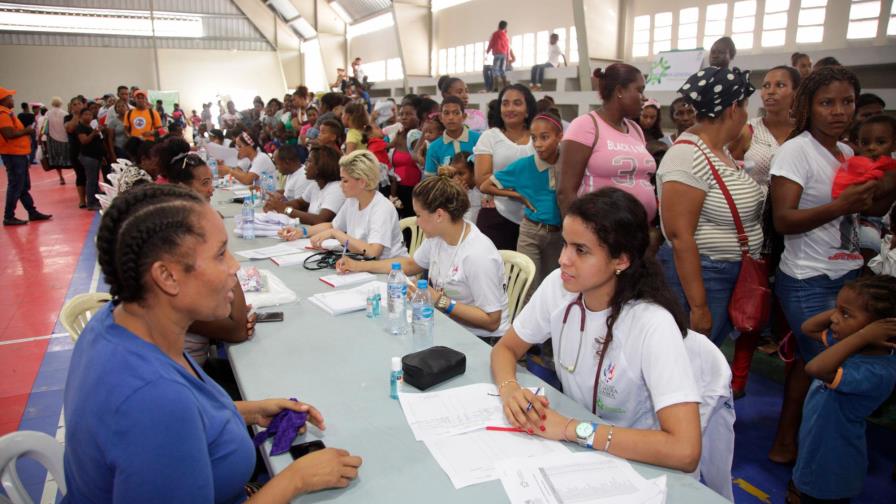 Más de 2,500 habitantes de Jimaní reciben atención médica en operativo “La vuelta al Lago”