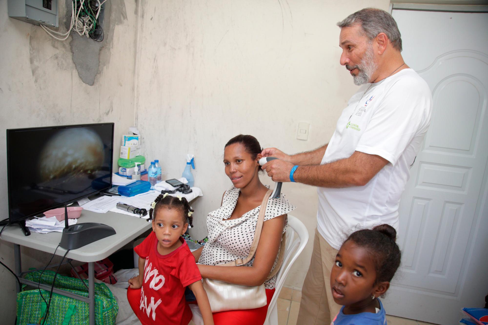 También y como una innovación en el marco de estas jornadas se ofrecieron servicios de audiometría para detectar la sordera y los servicios de ortopedia. 