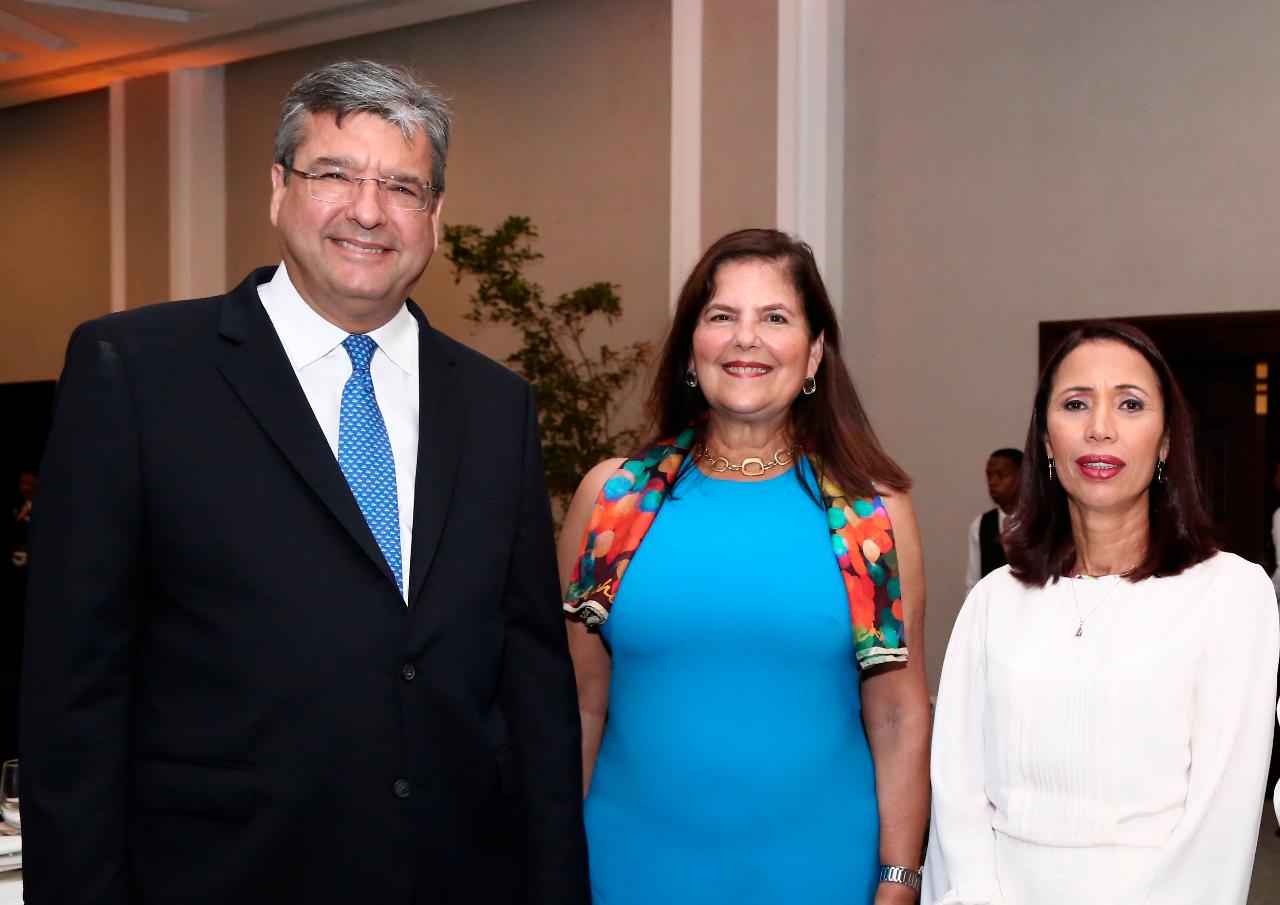 José A. Rodríguez, Sonia Villanueva y María Vásquez.