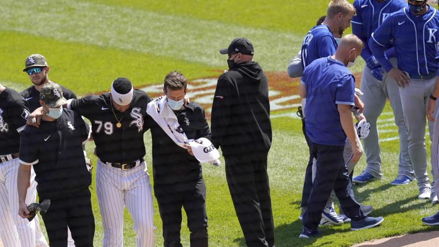 Abreu y Dozier, lesionados en colisión; Reales ganan