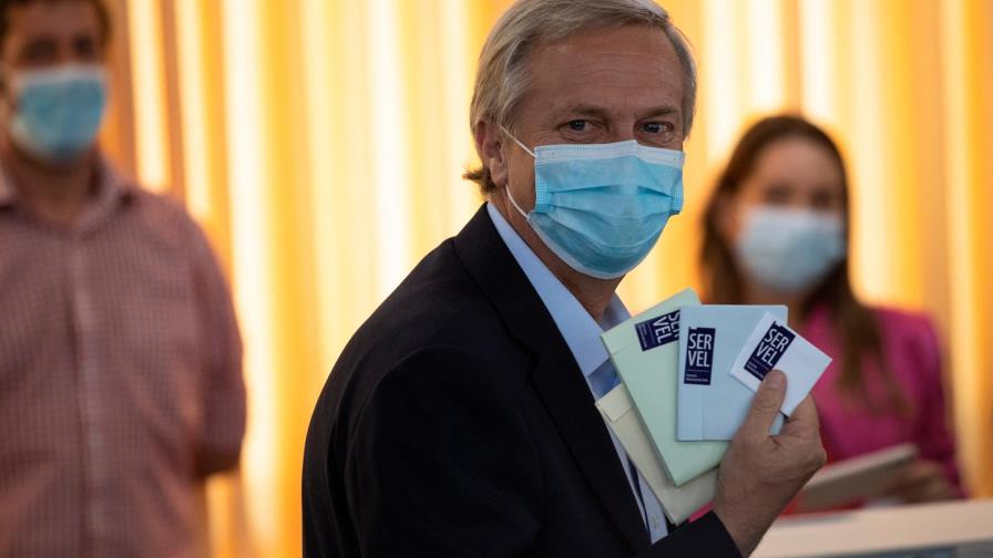 Ultraderechista Kast e izquierdista Boric lideran las votaciones en Chile Ultraderechista Kast e izquierdista Boric lideran las votaciones en Chile