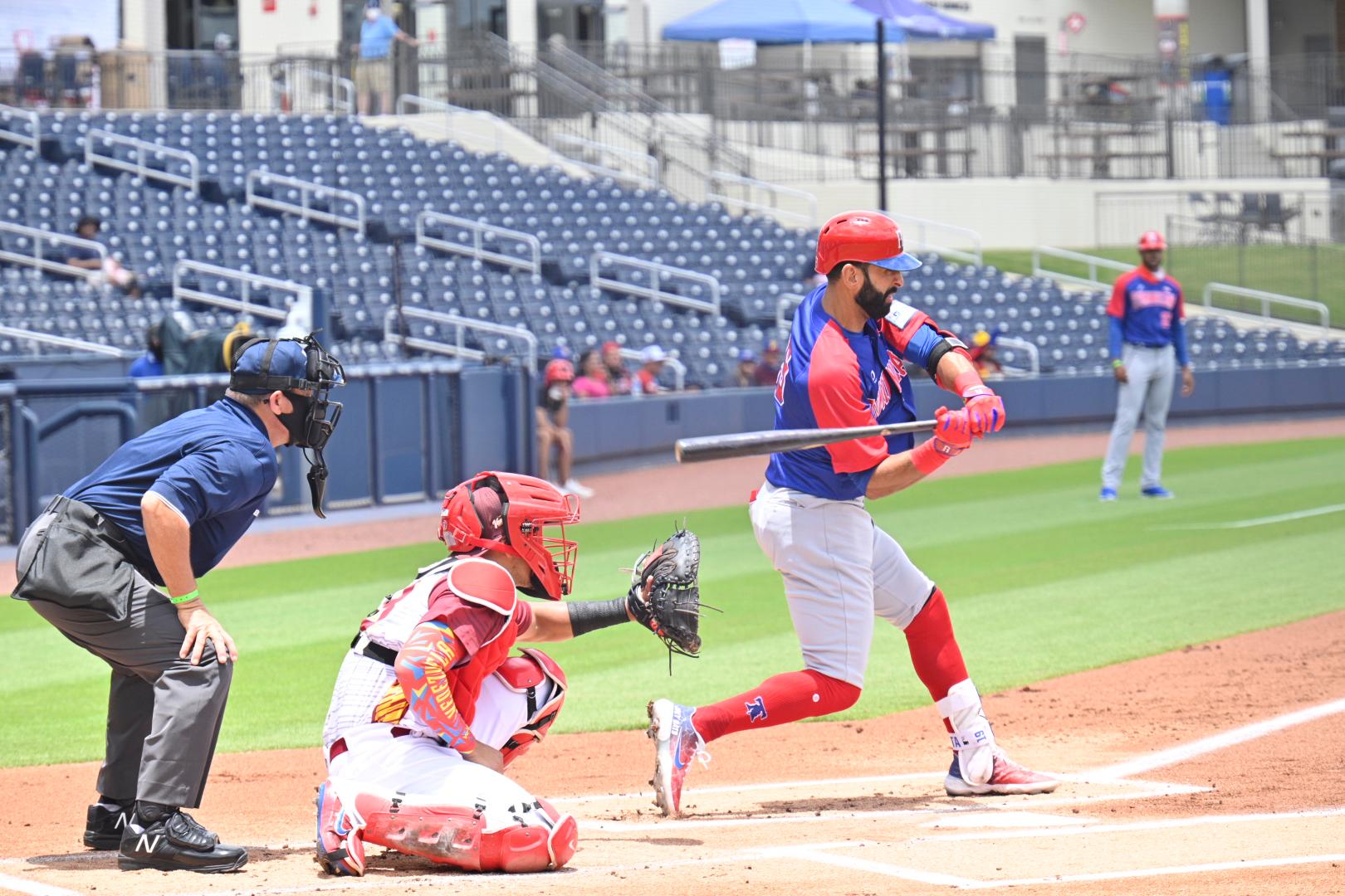 José Bautista sacó la bola del parque.