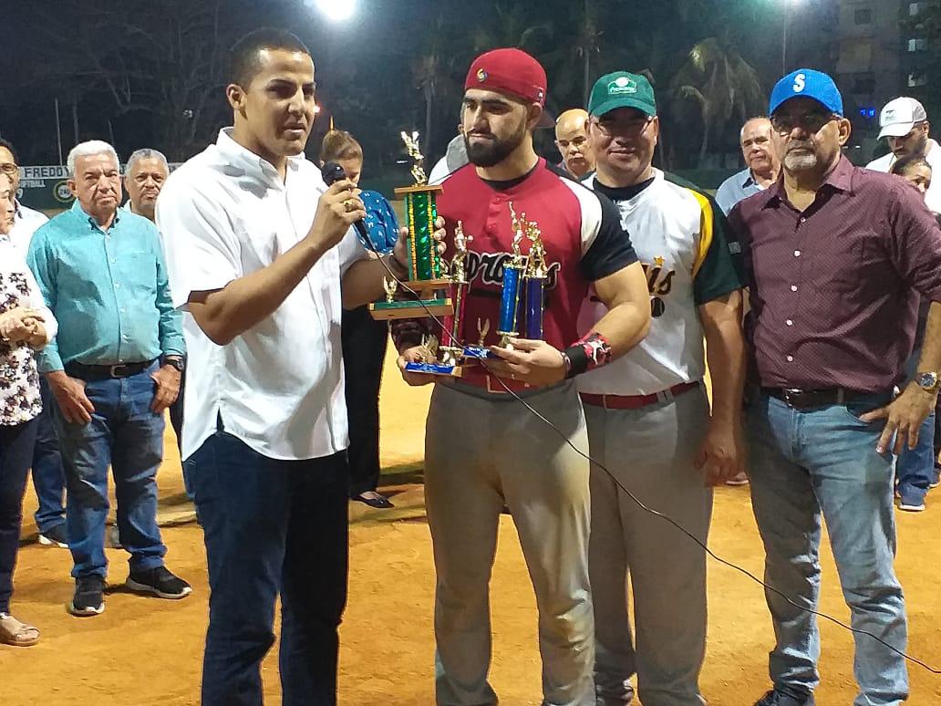 José Díaz fue el Jugador Más Valioso de la ronda regular, premiado con el trofeo Papo Troncoso entregado por Ariel Troncoso,  sobrino de Papo,  junto a  Alex Troncoso,  directivo de la liga y Bienvenido Pimentel, presidente.