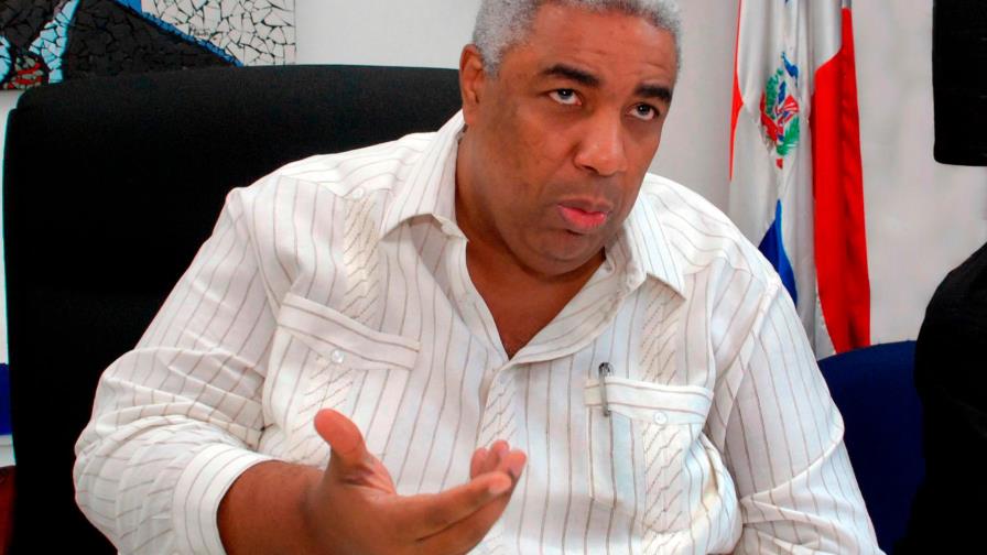 José Frank: “Mi papá llegó a quitarse sus zapatos para ayudar    a un compañero” 