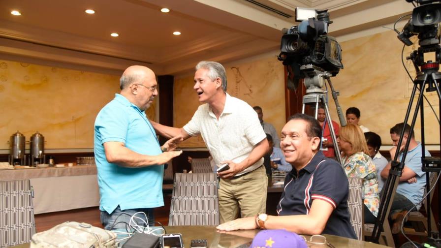 Dirigente de Leonel cuestiona la emisión de resultados con colegios abiertos por JCE