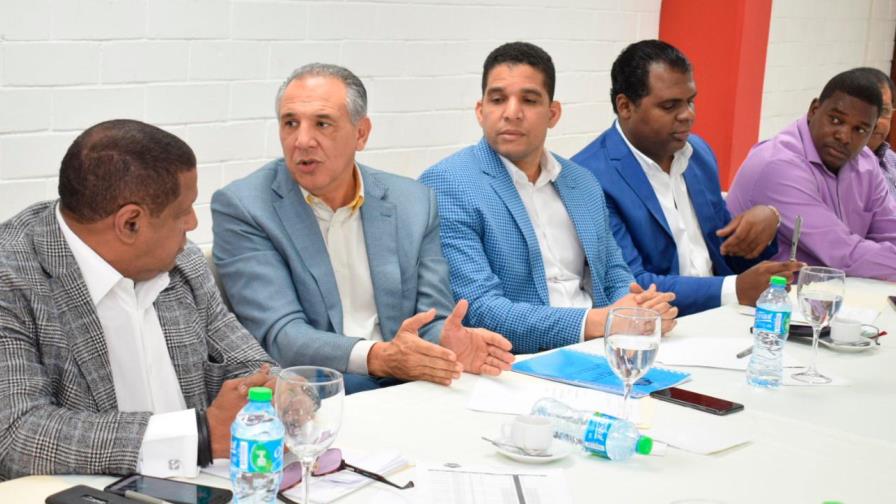 Anuncian torneo de baloncesto para el 26 de febrero; Peralta presidirá el comité organizador Anuncian torneo de baloncesto para el 26 de febrero; Peralta presidirá el comité organizador