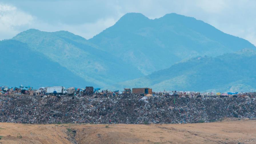 Vertedero Duquesa sigue amenazante, emanando malos olores de manera ocasional 
