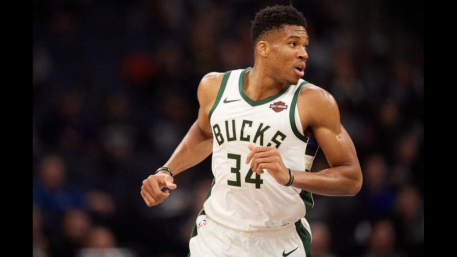 Giannis Antetokounmpo se exhibe con 43 puntos y Bucks ya tienen marca ganadora