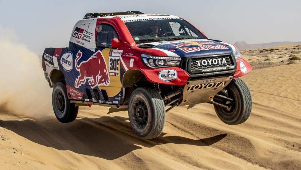 Al Attiyah gana la tercera etapa de autos del Dakar, Carlos Sainz pierde tiempo