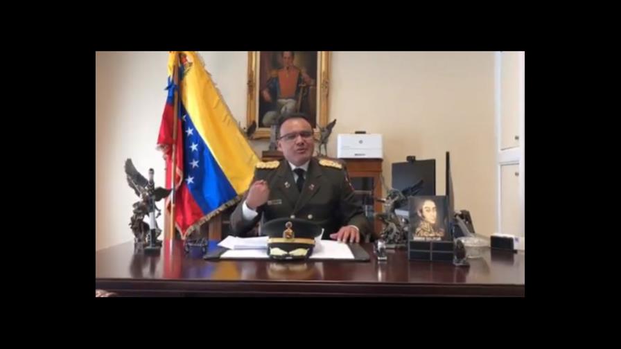 Guaidó da “la bienvenida” al agregado militar que dio la espalda a Maduro