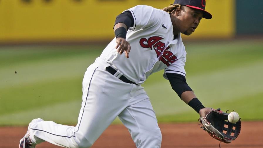 Indios vencen a Medias Blancas seis carreras por cinco