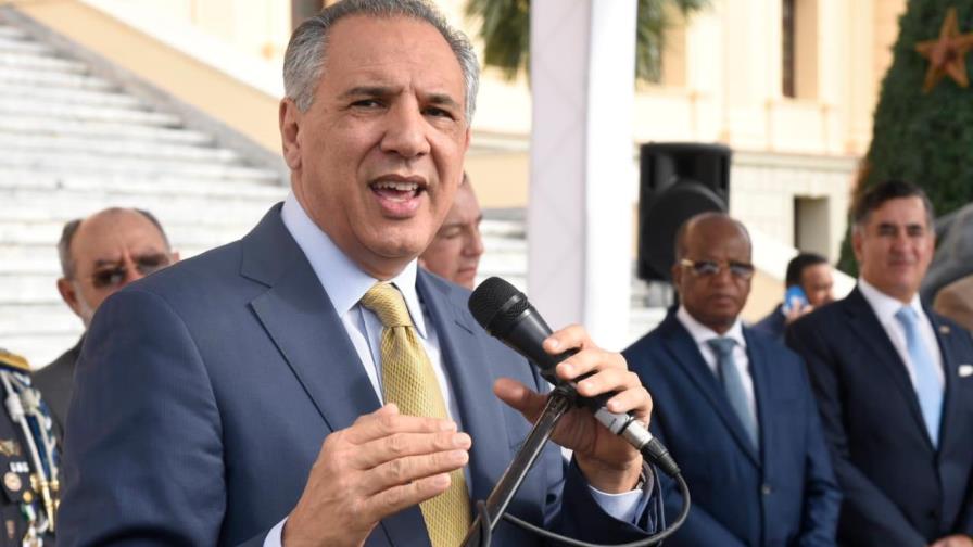 José Ramón Peralta tilda de penosas acusaciones de Leonel Fernández 