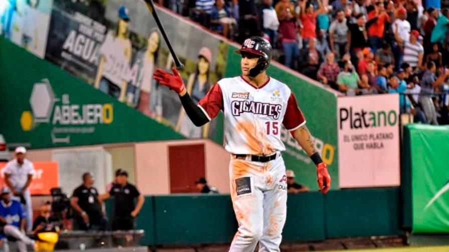 Sirí lidera victoria de los Gigantes 5-4 en su debut ante el Licey Sirí lidera victoria de los Gigantes 5-4 en su debut ante el Licey