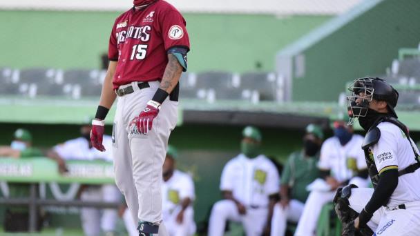 Sirí castiga con dos jonrones el pitcheo oriental y pone a los Gigantes 2-0 en la semifinal