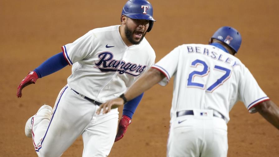 Con jonrón de Treviño, Rangers vencen a Medias Rojas