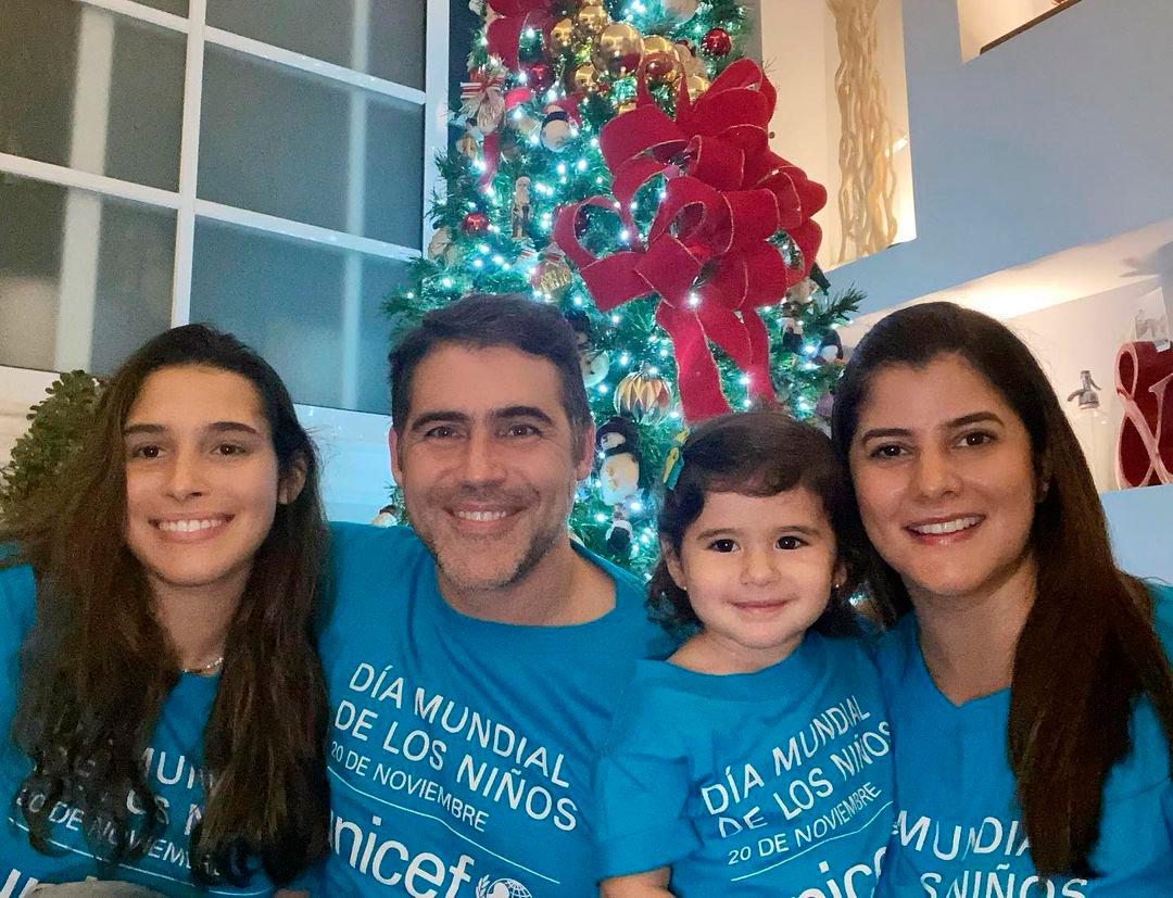 Joséguillermo Cortines junto a su familia