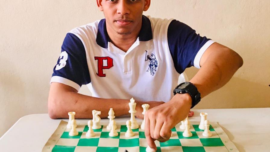 Araújo gana en la primera Copa Virtual de Ajedrez de la Policía Nacional Araújo gana en la primera Copa Virtual de Ajedrez de la Policía Nacional