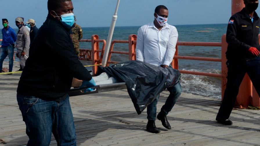 Sacan cadáver de una mujer del mar Caribe