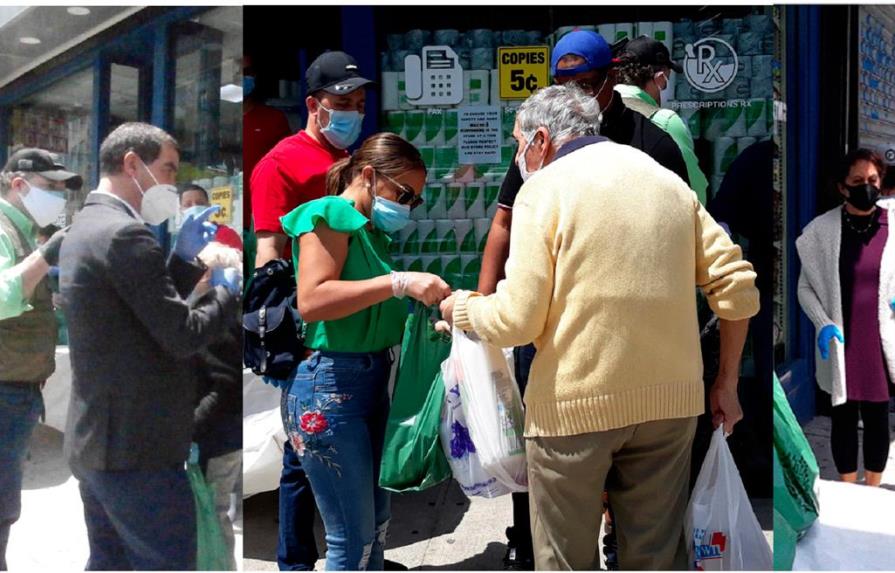 Jóvenes dominicanos se unen para distribuir comida en el Alto Manhattan 