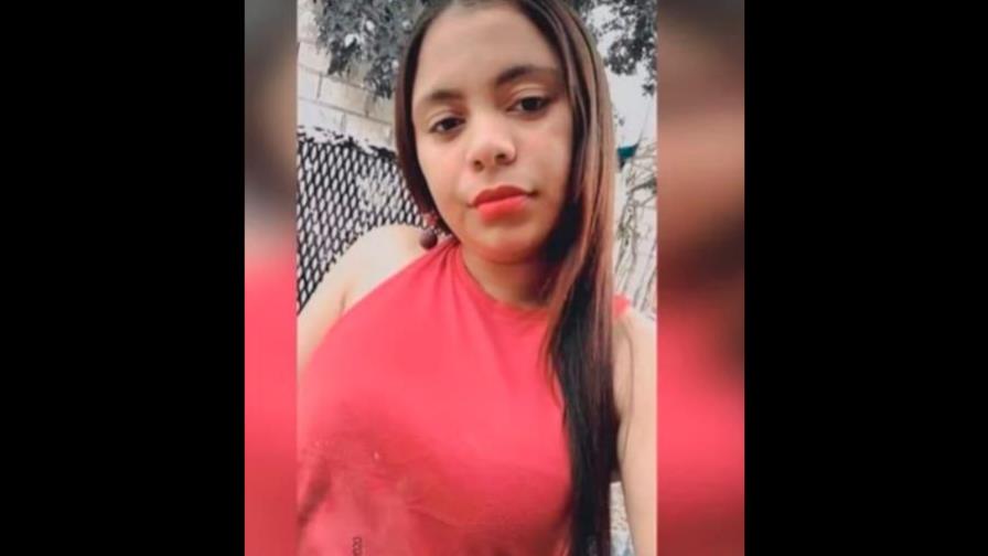 Nayely Santana, la joven de 21 años que vende yaniqueques, helados y arepitas para costear sus estudios
