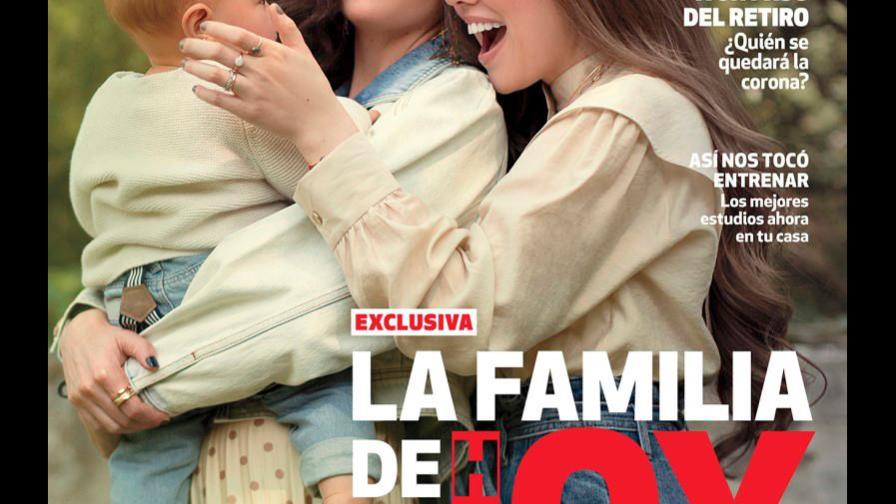 Joy Huerta posa por primera vez junto a su esposa y su hija