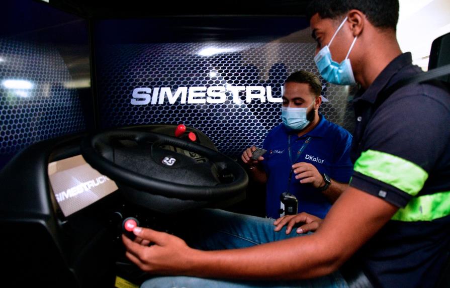 INTRANT instala simuladores de conducción en FENATRADO para afianzar la seguridad vial
