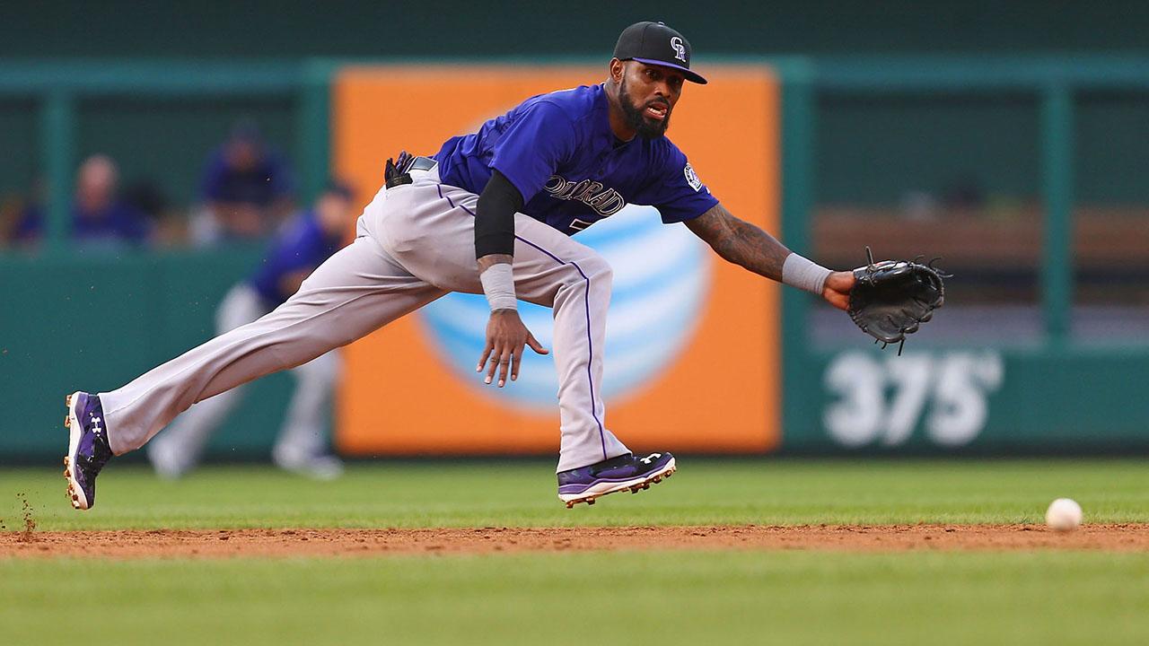 En la temporada del 2015 inicia con los Azulejos de Toronto y la termina con los Rockies de Colorado en la Liga Nacional. (Fuente externa)